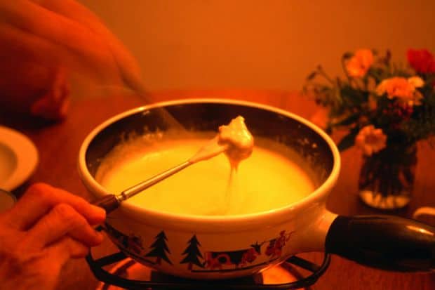 Fondue, celebra branza topita elvetiana