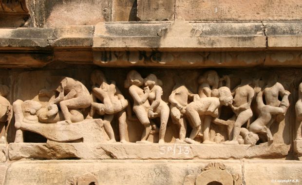 Sculpturi pe templele erotice Kamasutra