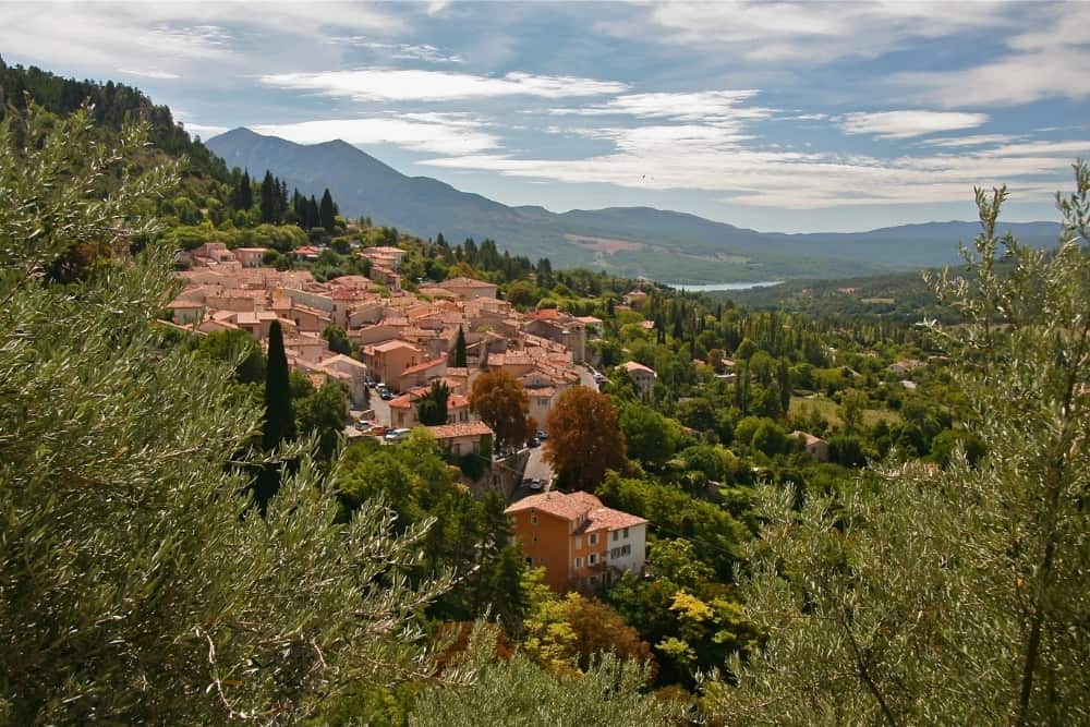 Moustiers Sainte-Marie cele mai frumoase sate din Franța