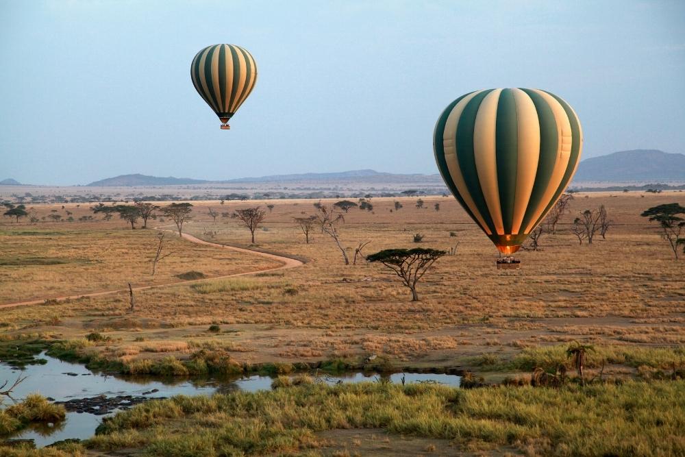 zbor cu balonul in Parcul Național Serengeti 