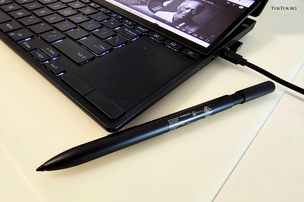 Asus Zenbook Pro 14 Duo OLED stylus