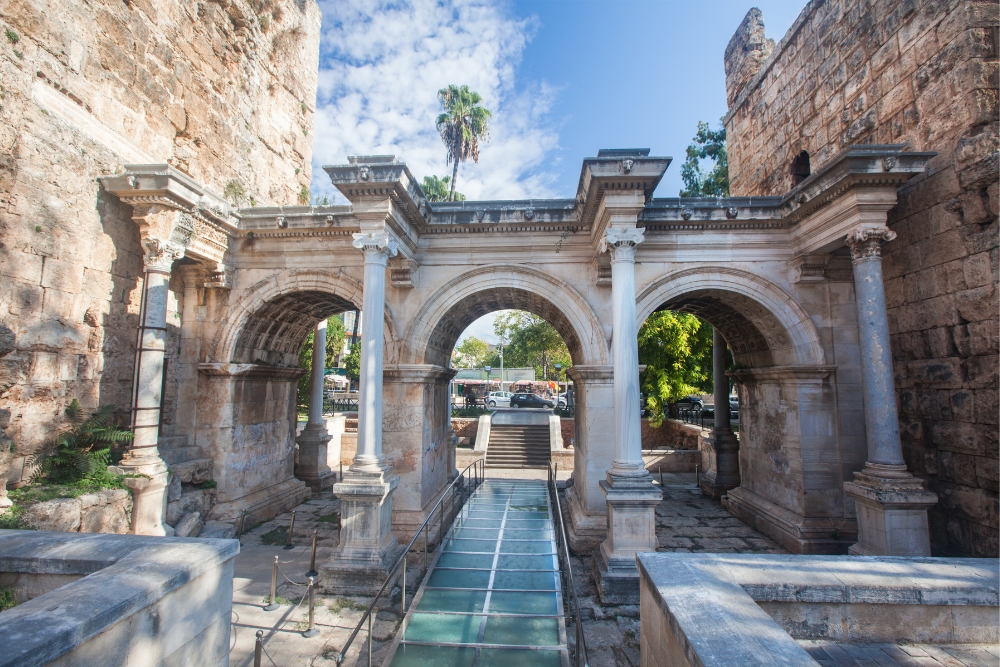 poarta lui hadrian lucruri de văzut și făcut în orașul Antalya