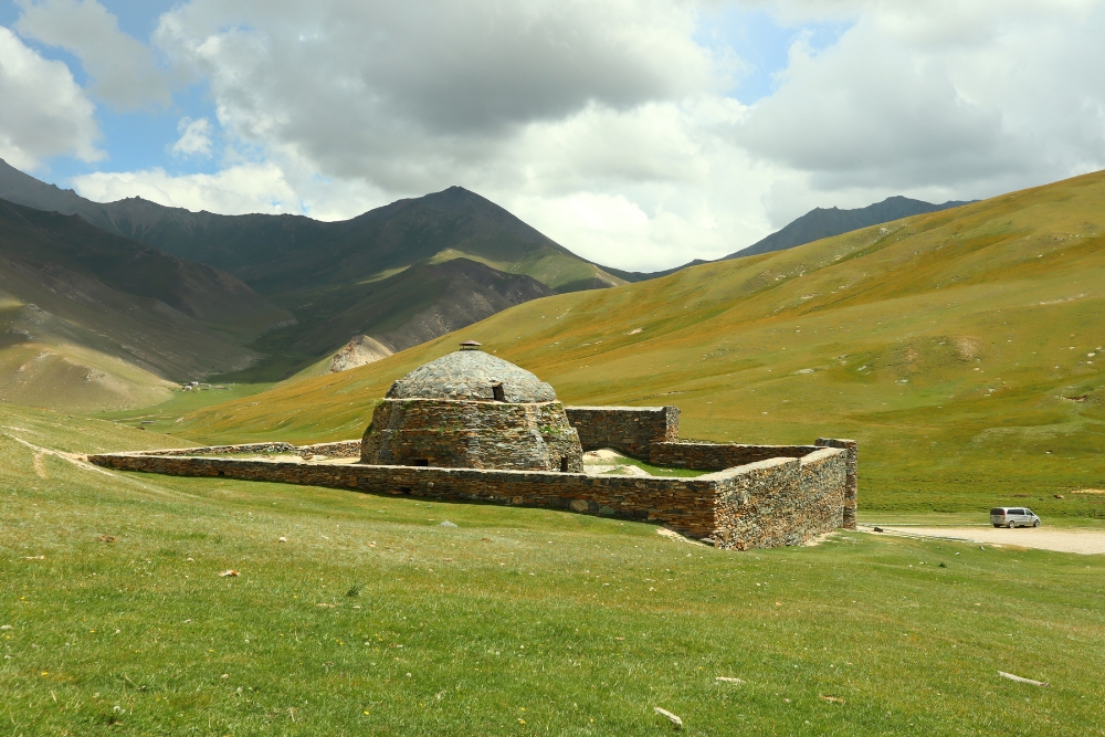 Caravanseraiul Tash Rabat